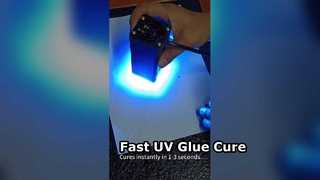 Qual è l'effetto polimerizzante della colla UV su questa torcia?